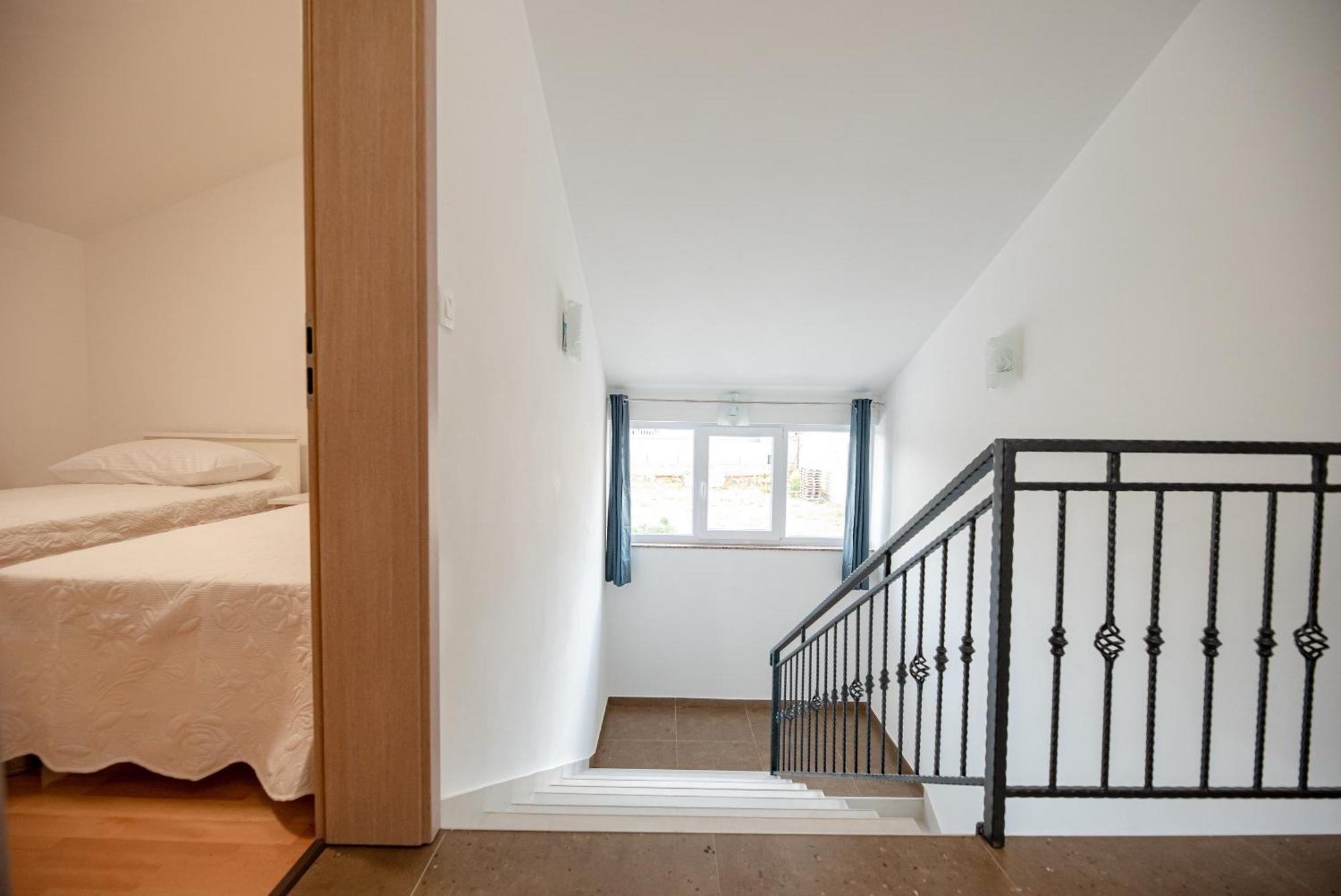 Olive Bridge Villa 마슬레니차 외부 사진