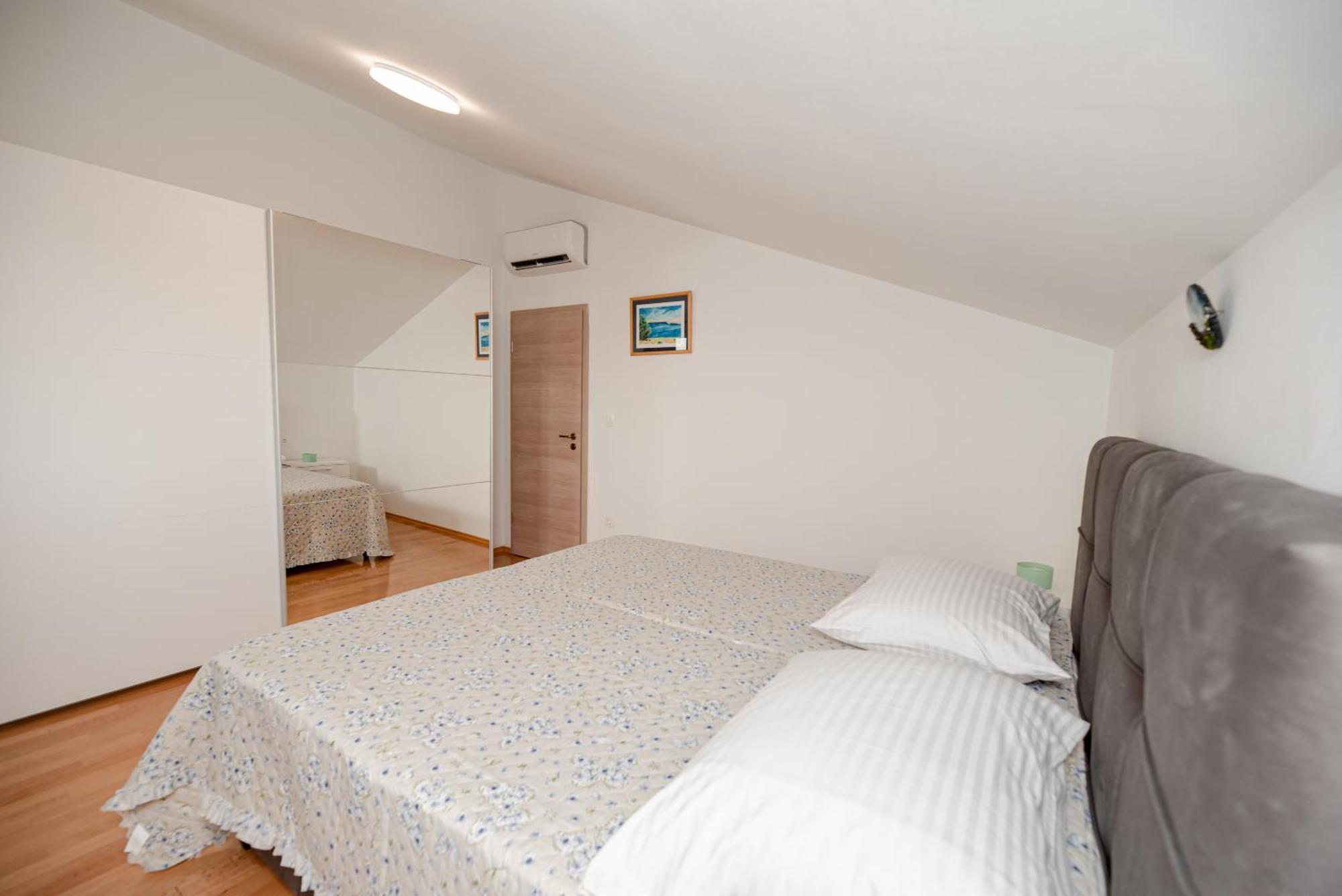 Olive Bridge Villa 마슬레니차 외부 사진
