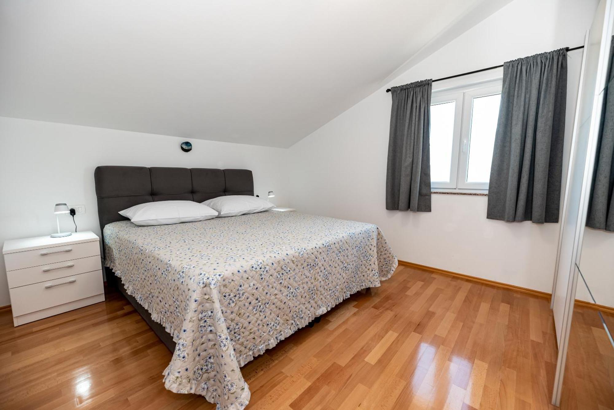 Olive Bridge Villa 마슬레니차 외부 사진