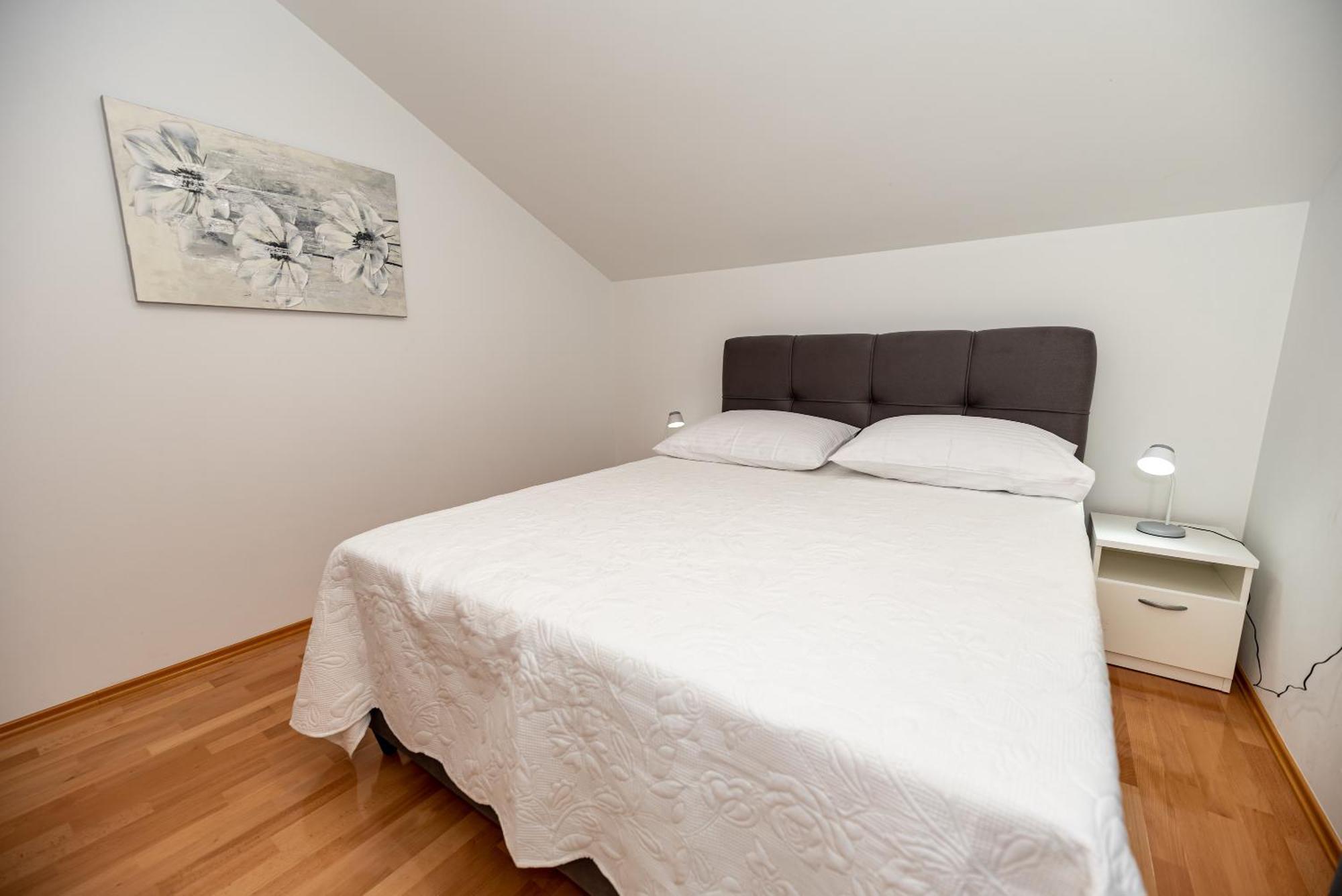 Olive Bridge Villa 마슬레니차 외부 사진